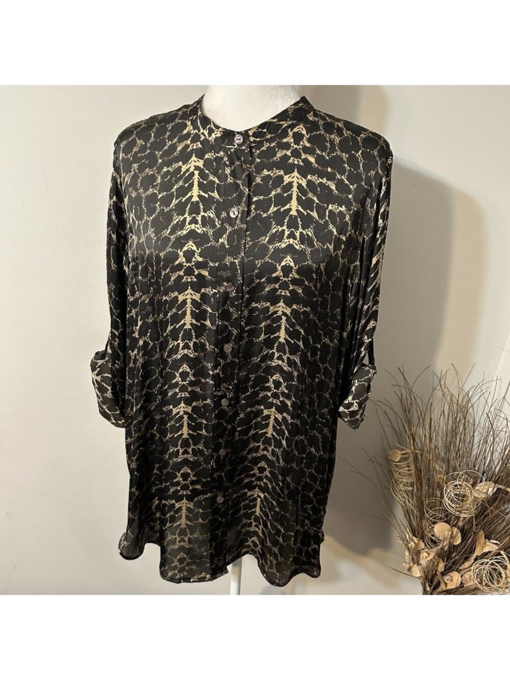 NWT Chaus Women Button Up Tunic Blouse Light Animal Print Roll Tab Sleeve Sz M